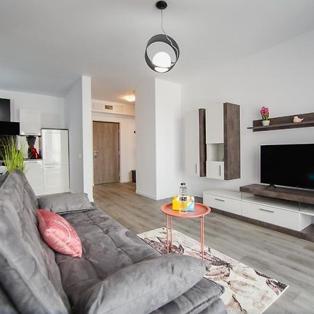 Trio Pink Apartment Oradea Bagian luar foto