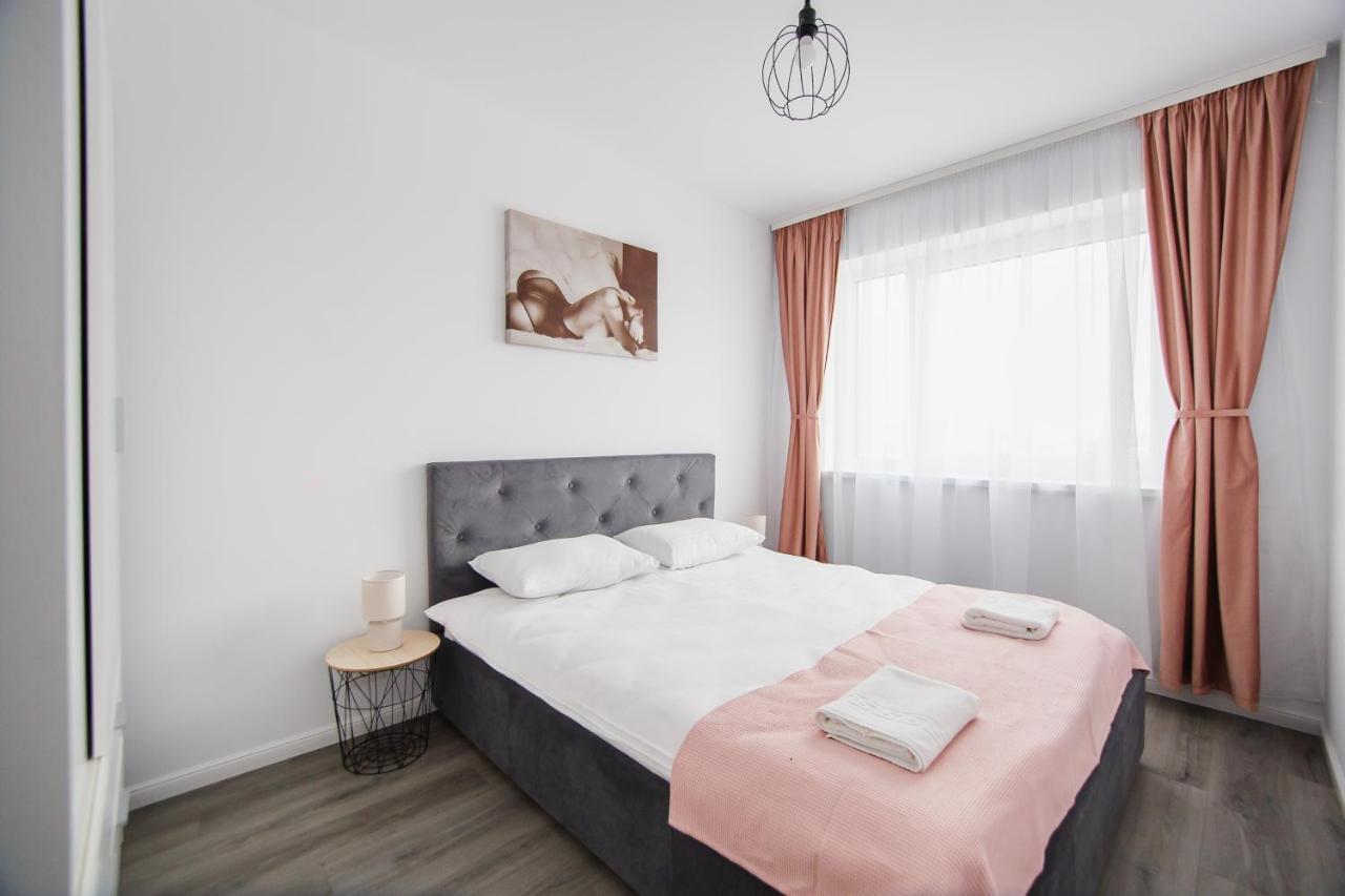 Trio Pink Apartment Oradea Bagian luar foto
