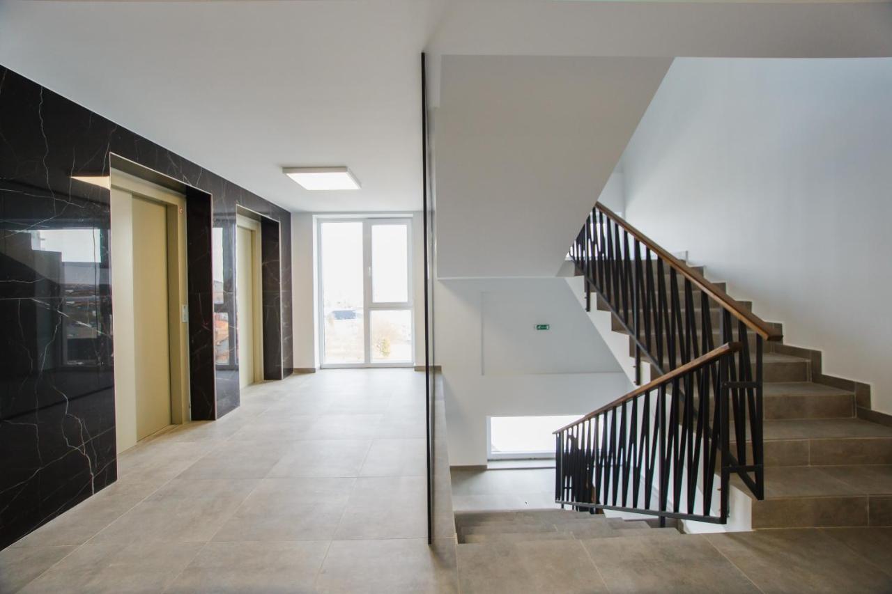 Trio Pink Apartment Oradea Bagian luar foto