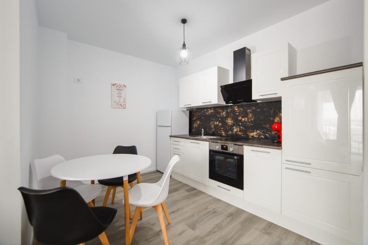 Trio Pink Apartment Oradea Bagian luar foto