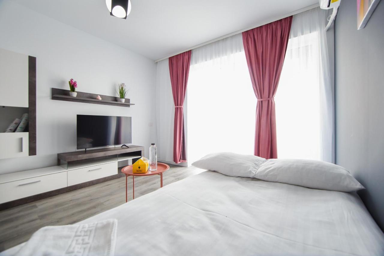 Trio Pink Apartment Oradea Bagian luar foto