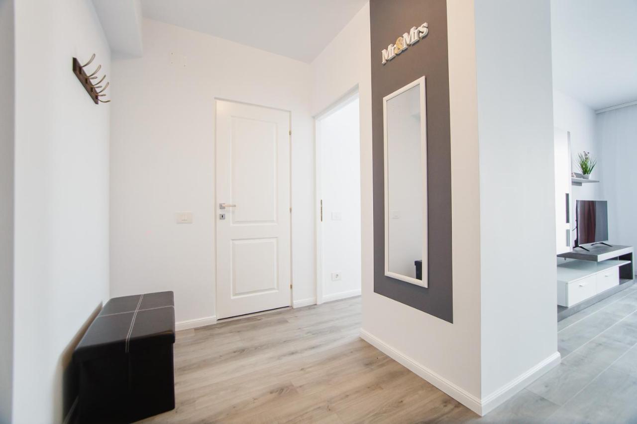 Trio Pink Apartment Oradea Bagian luar foto