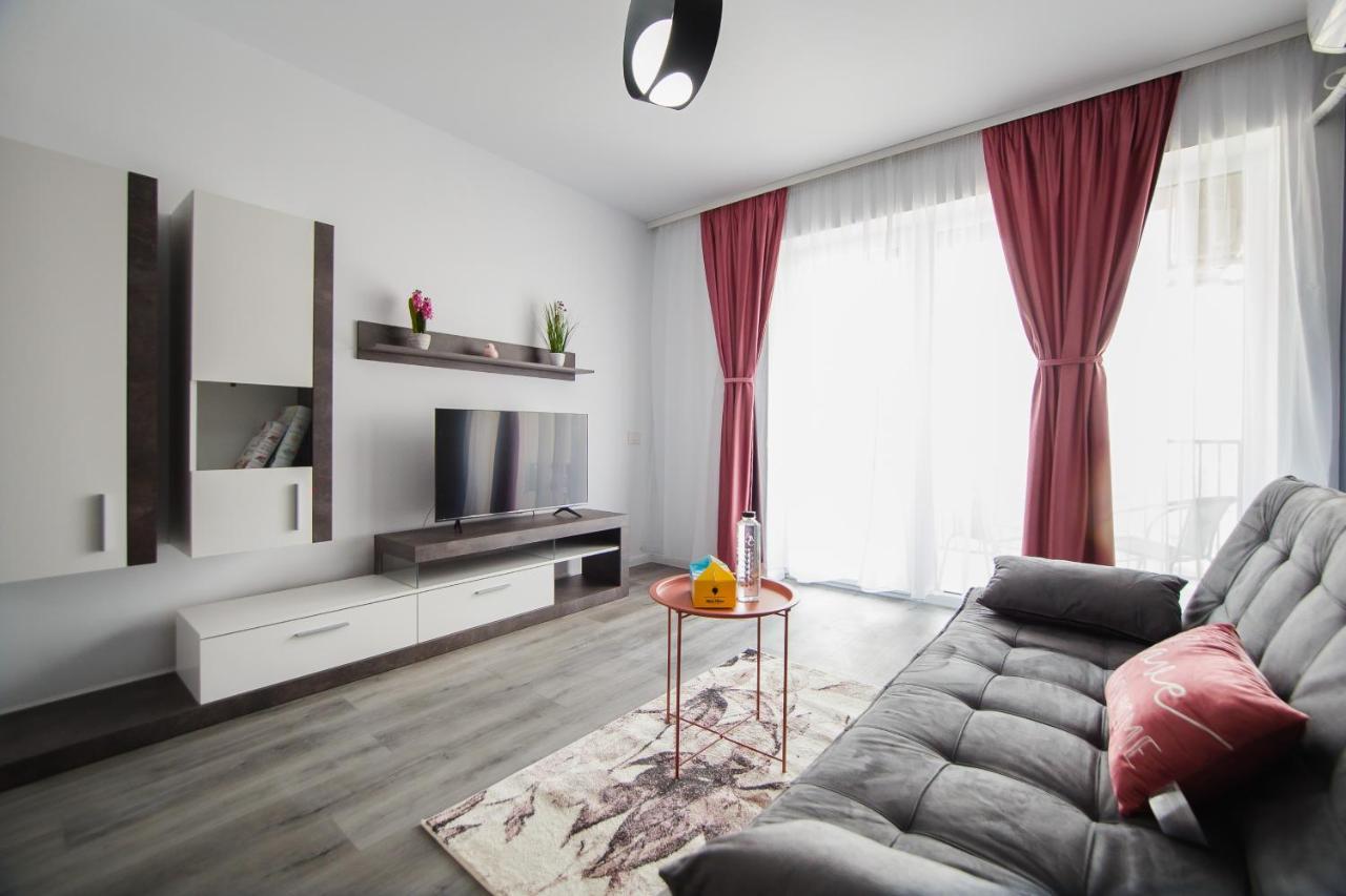 Trio Pink Apartment Oradea Bagian luar foto