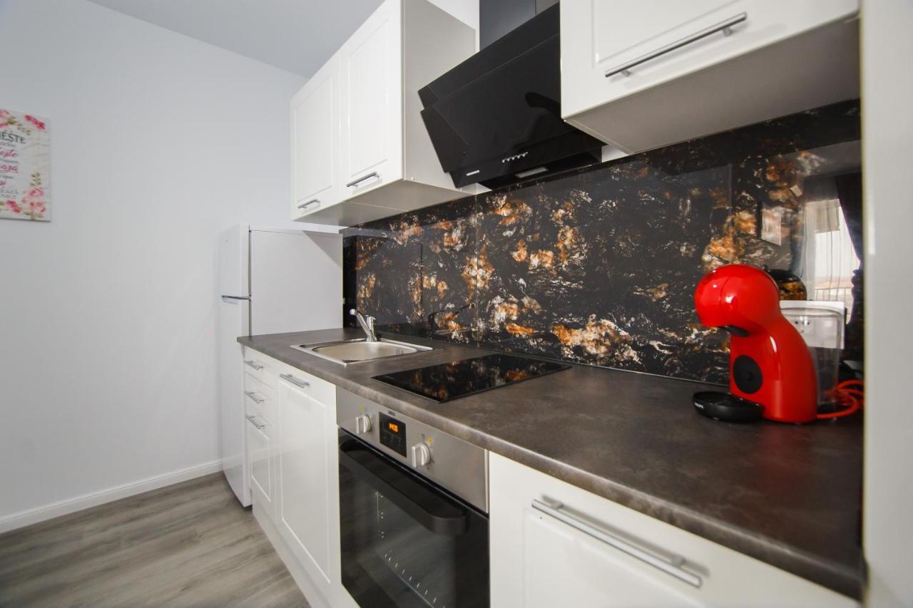 Trio Pink Apartment Oradea Bagian luar foto